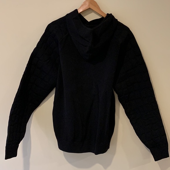 Black knitted hoodie with padded sleeves detail - Picture 3 of 5